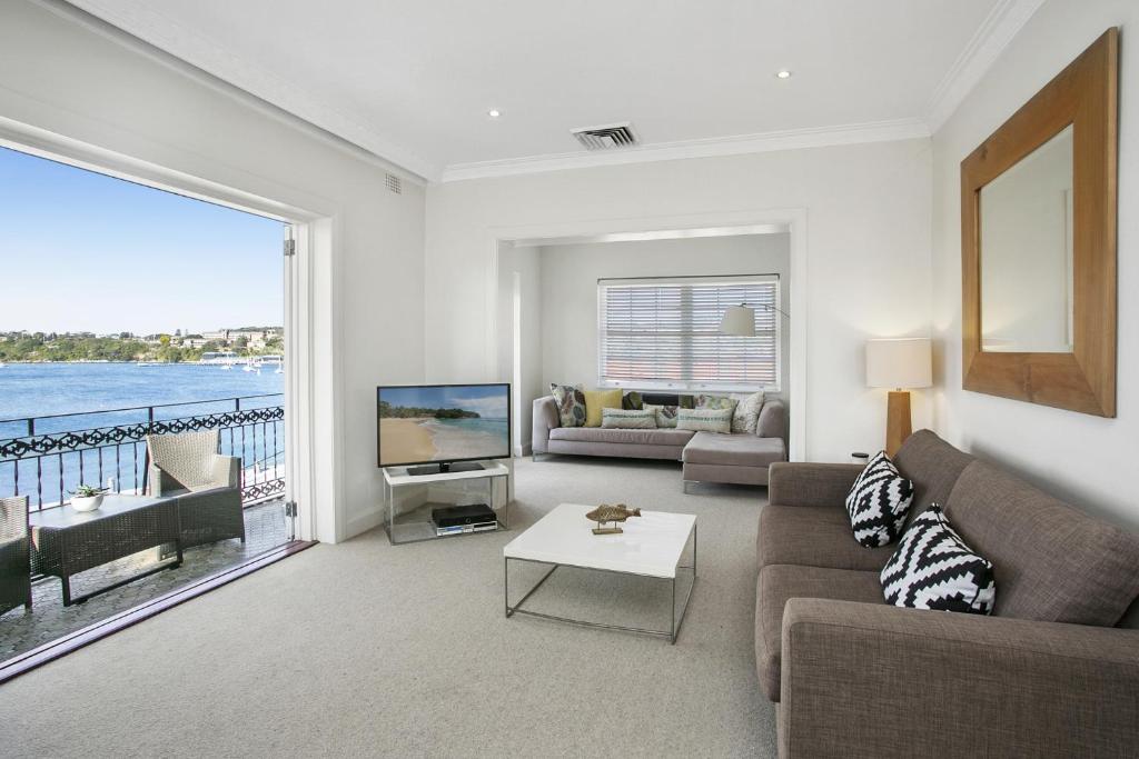 Balmoral Apt unbelievable views 1min walk to beach photo 1