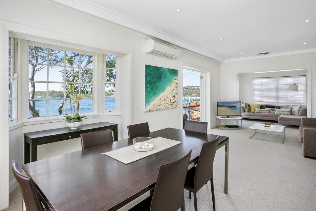 Balmoral Apt unbelievable views 1min walk to beach photo 2
