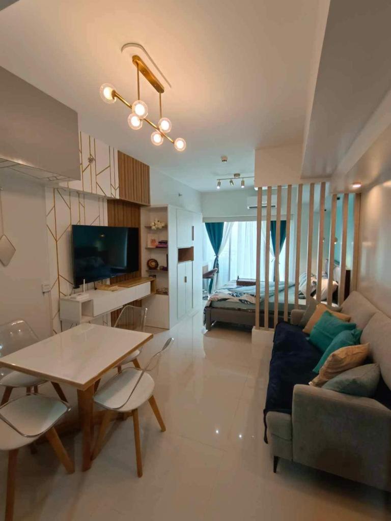 Davao City Serenity on Seventeenth One-Bedroom Condo beside Shopping Malls with Seaview and City view photo 2