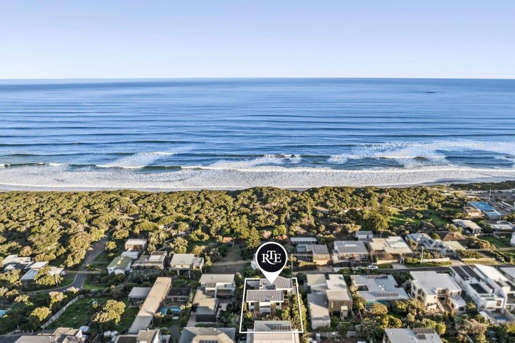 Orton Oceanview Luxury Retreat photo 3