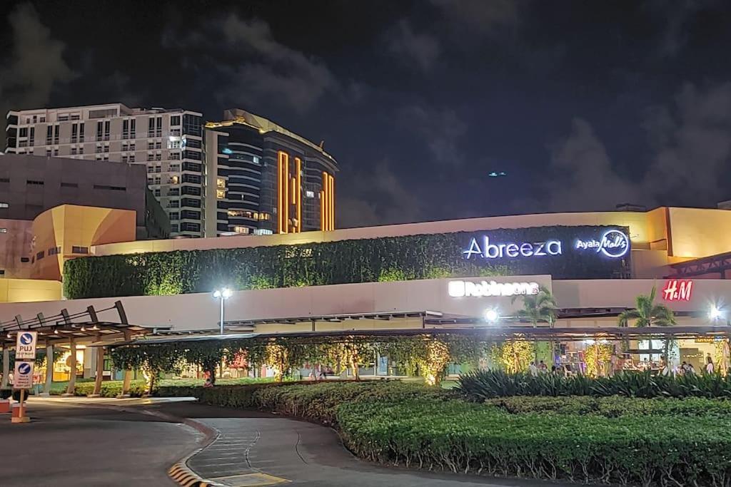 Davao City Serenity on Seventeenth One-Bedroom Condo beside Shopping Malls with Seaview and City view photo 1