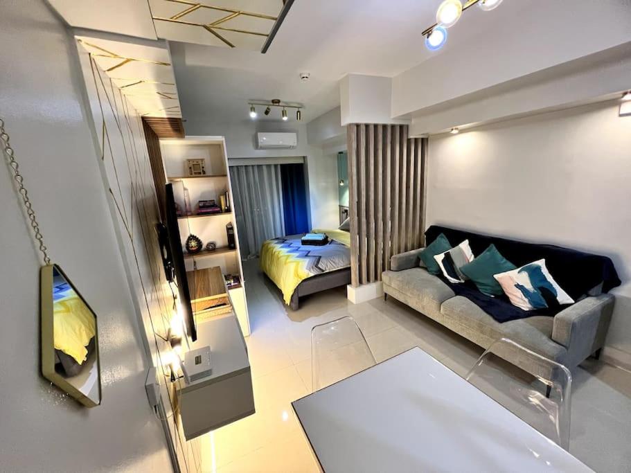 Davao City Serenity on Seventeenth One-Bedroom Condo beside Shopping Malls with Seaview and City view photo 3