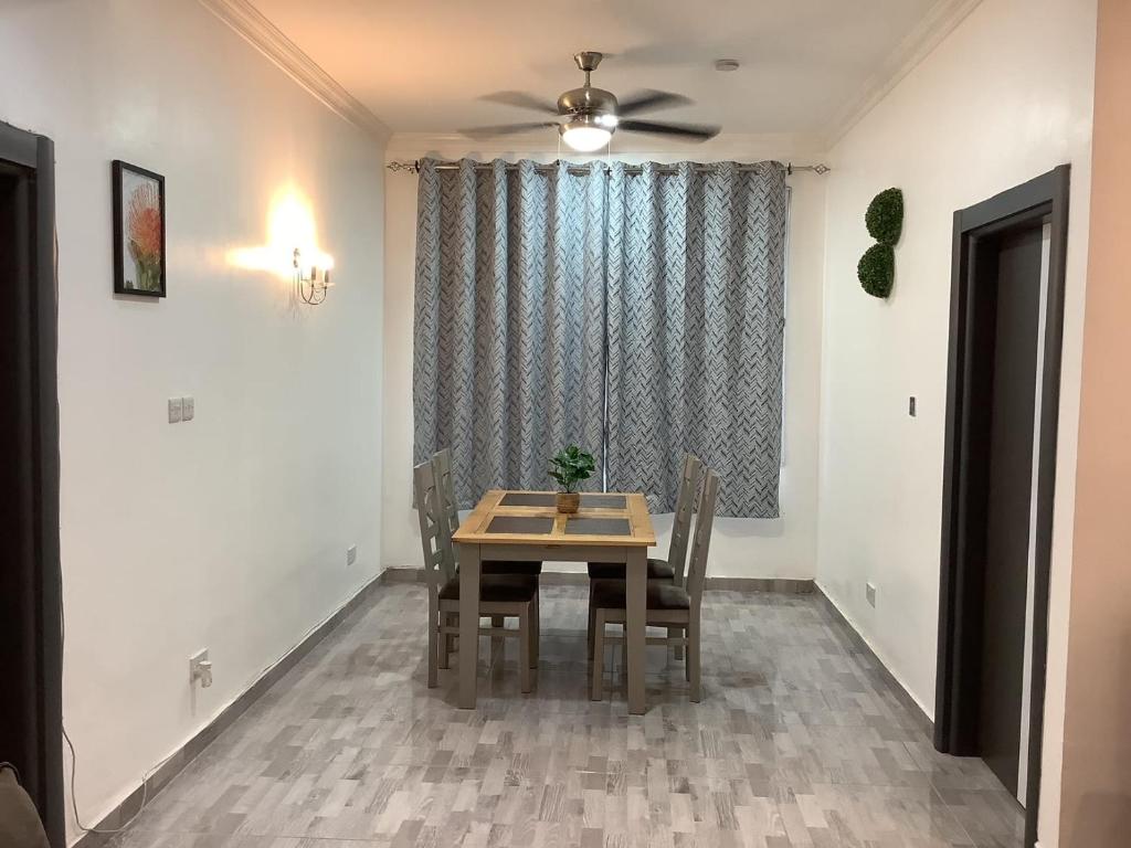 Fine Boy Villa, Luxe Two-Bedroom Apartments in Tema Community 25 photo 3
