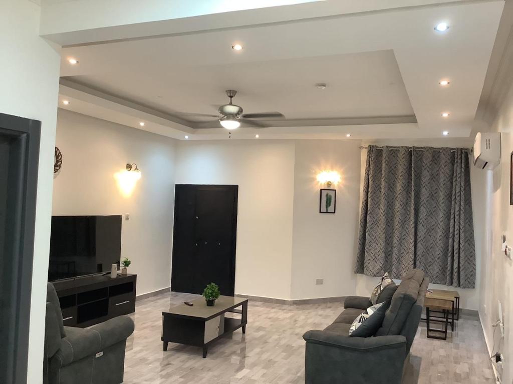 Fine Boy Villa, Luxe Two-Bedroom Apartments in Tema Community 25 photo 2