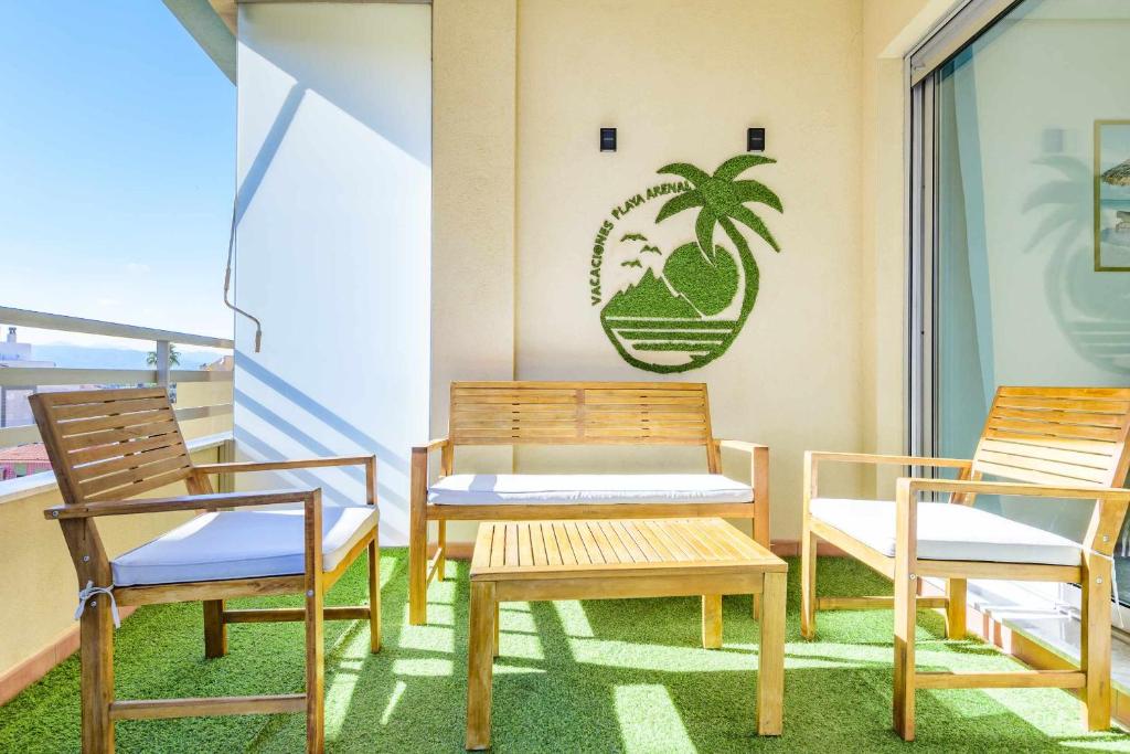 Apart Port Arenal con terraza y piscina photo 1