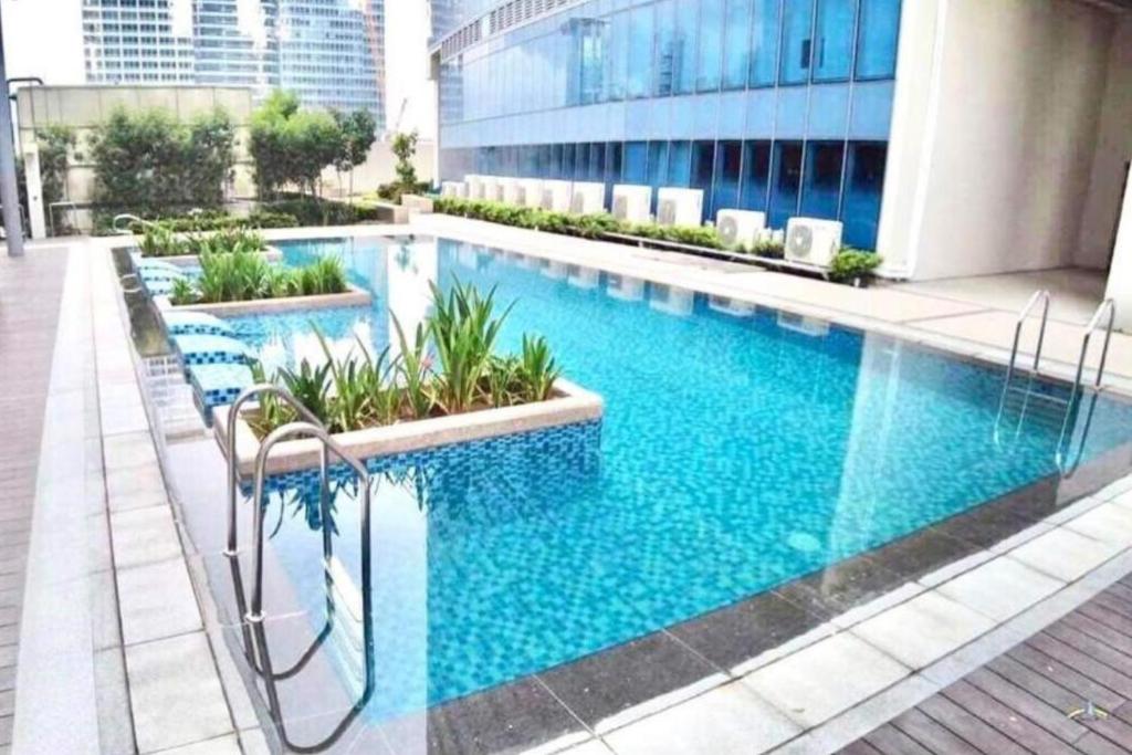 Cozy 1BR Apartment in Manila, BGC, with Balcony & Pool photo 3