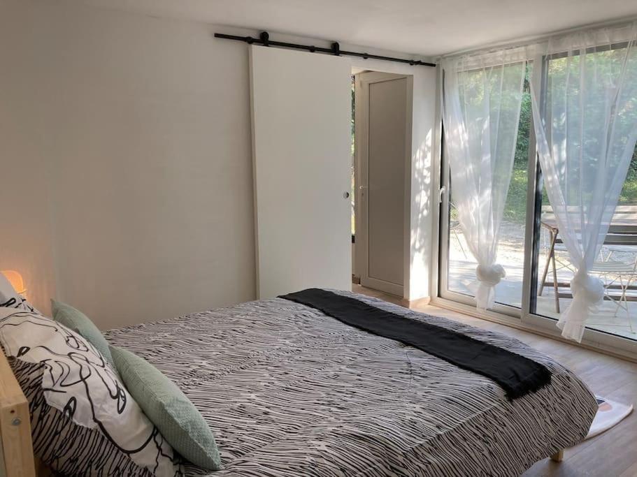 Plein cœur de la nature ~ Jacuzzi Privé 24h/24h photo 4