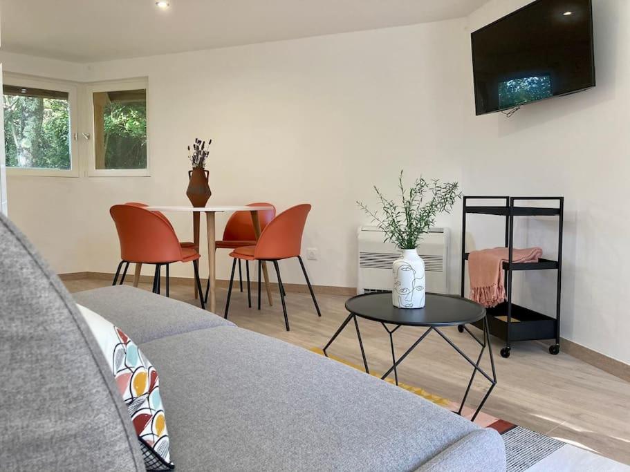 Plein cœur de la nature ~ Jacuzzi Privé 24h/24h photo 2