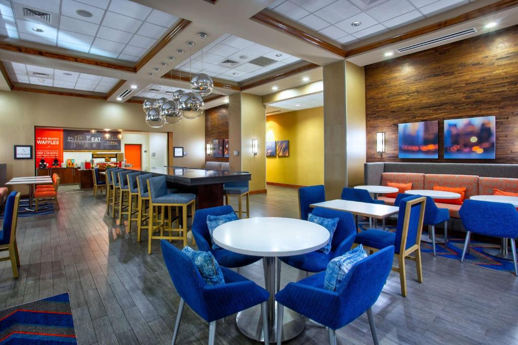 Hampton Inn & Suites Columbia/Southeast-Fort Jackson photo 4