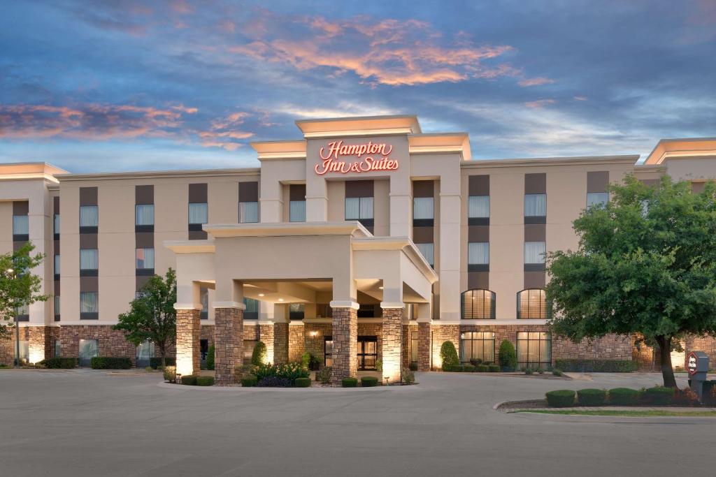 Hampton Inn & Suites Ft. Worth-Burleson image