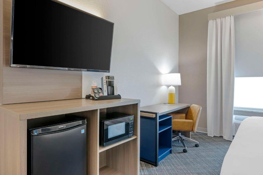 Comfort Suites West Indianapolis - Brownsburg photo 3