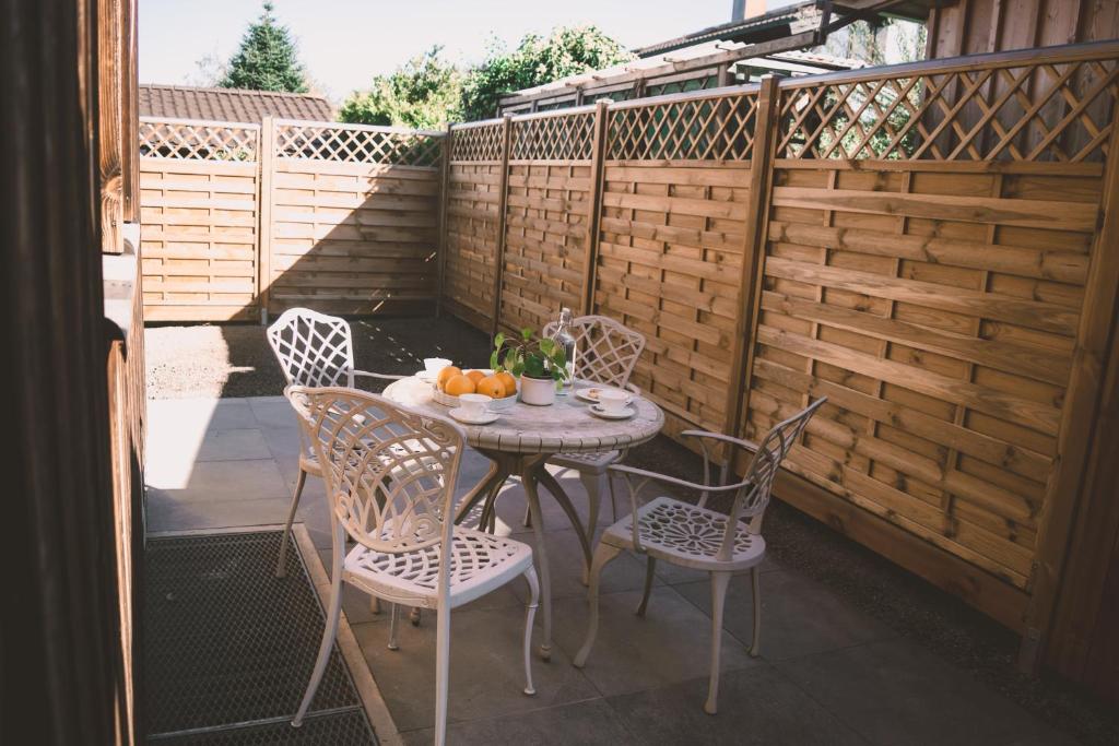 Naturnahes Familienchalet mit Garten - Wifi - Netflix - nur 15 Minuten vom Chiemsee und 35 Minuten von München entfernt photo 4