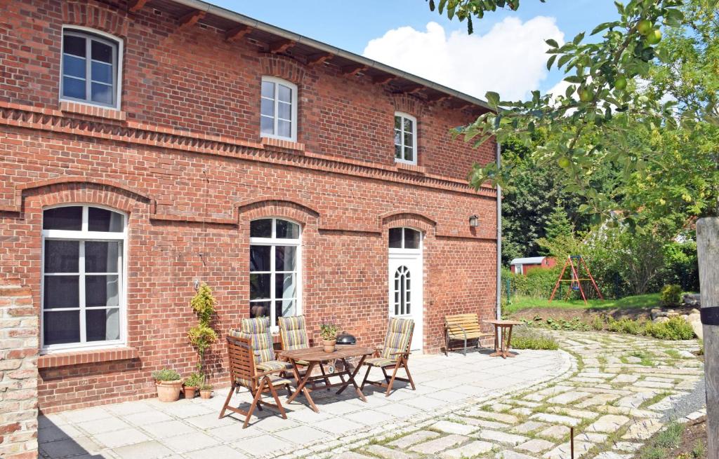 schöne Ferienwohnung mit Kamin und Terrasse in Sassnitz H photo 2