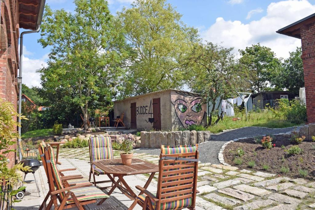 schöne Ferienwohnung mit Kamin und Terrasse in Sassnitz H photo 3