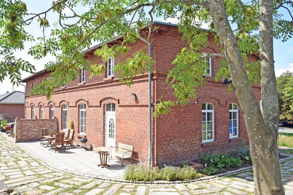schöne Ferienwohnung mit Kamin und Terrasse in Sassnitz H photo 1