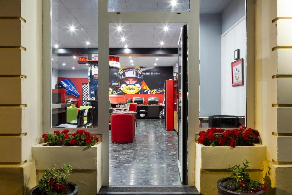 Enzo Hotels Contrexeville by Kyriad Direct photo 3