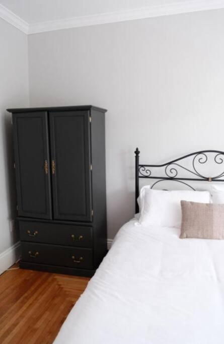 Studio 4 ~ 1BDRM, Private Bath, Downtown photo 1