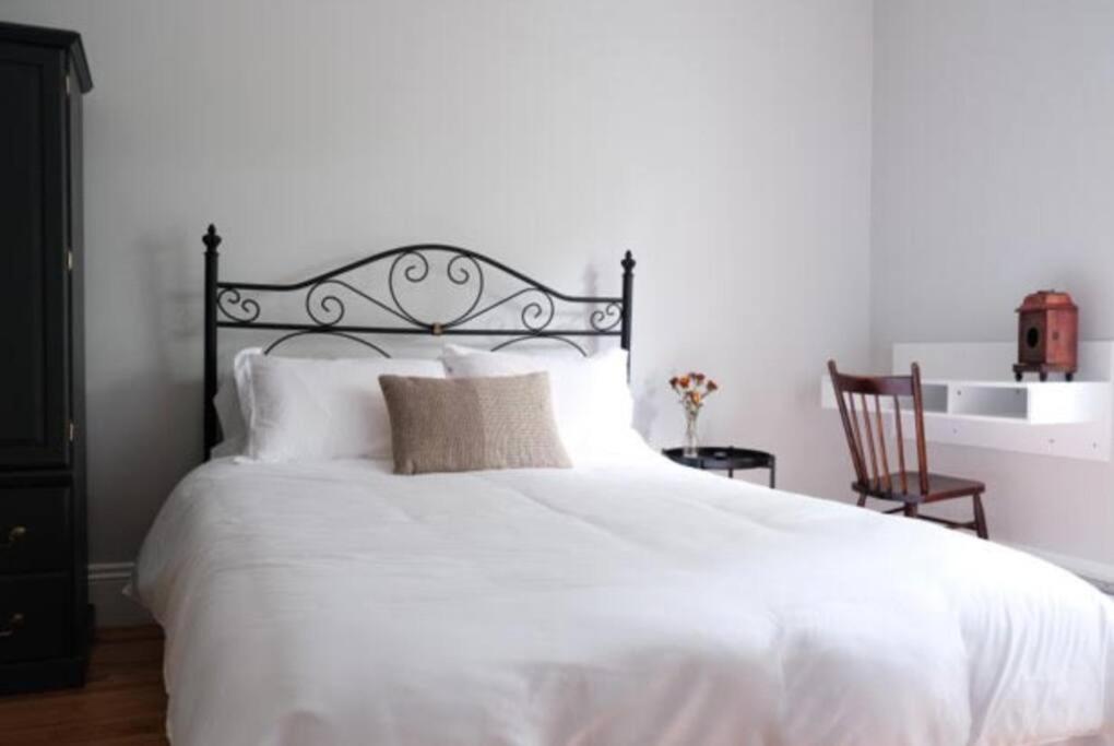 Studio 4 ~ 1BDRM, Private Bath, Downtown photo 2