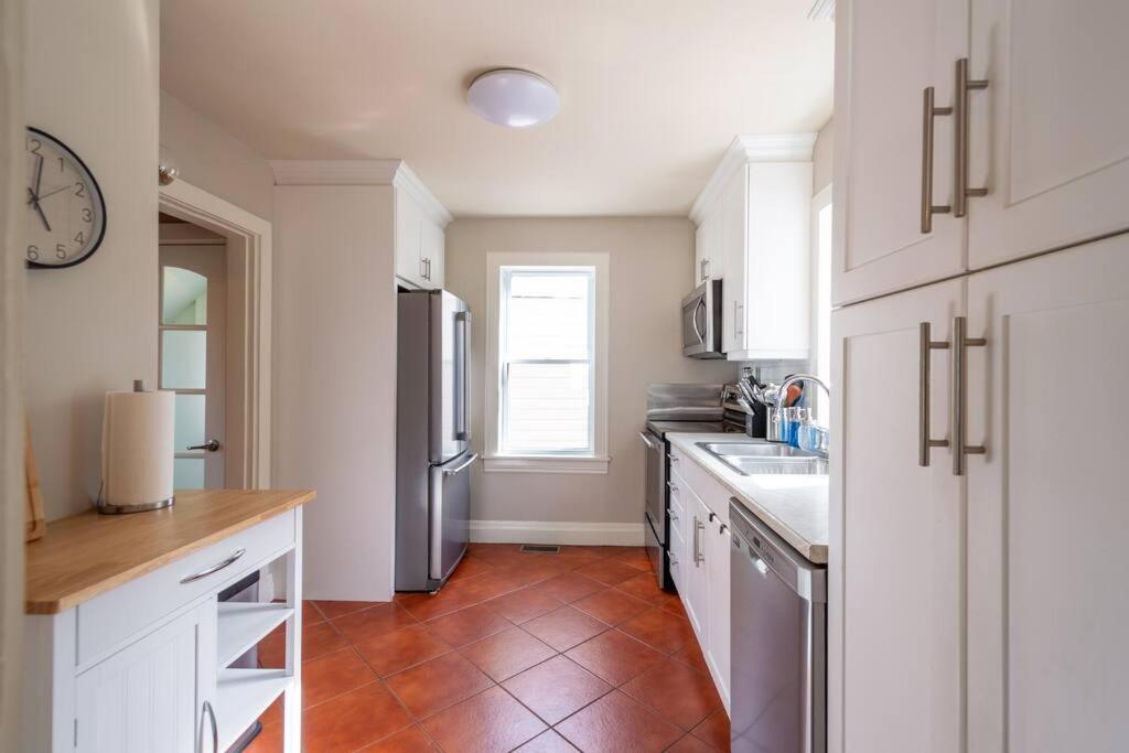 Charming 3-Bed Home in Downtown Shediac photo 4