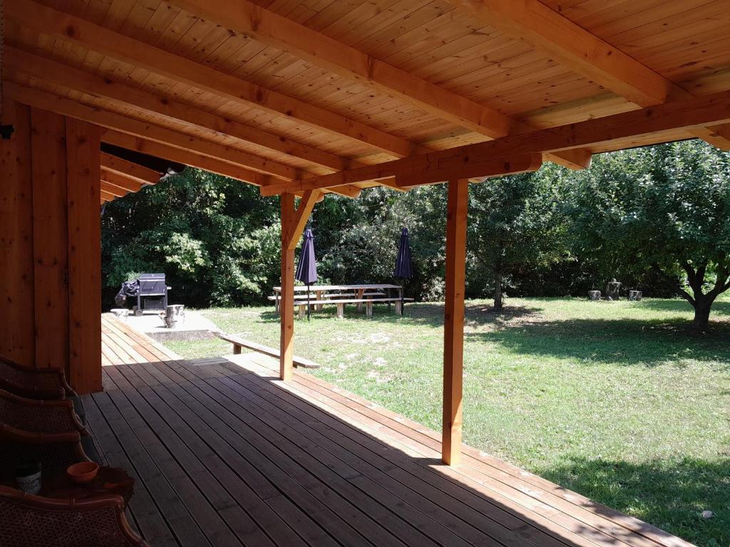 Nica Wood photo 3