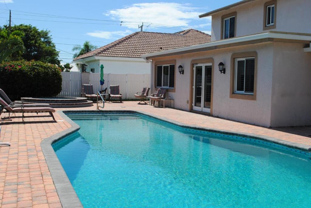 2 Fabulous Villas 4 Minutes From the Beach photo 2