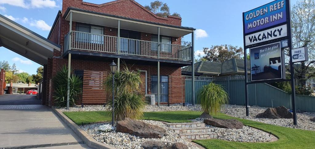 Golden Reef Motor Inn photo 2
