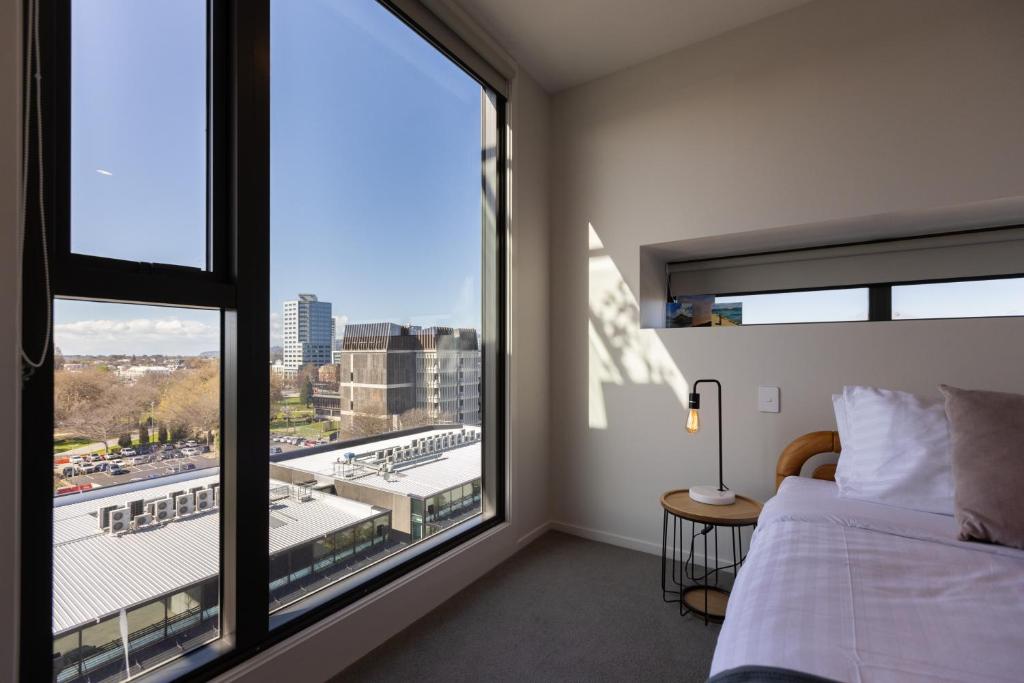 Luxury 2 Bedroom CBD Apartment with Free Parking photo 4