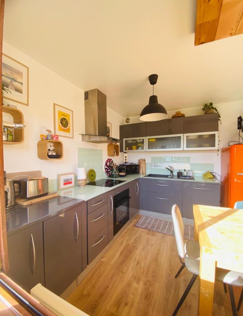 Appartement au calme avec vue sur les montagnes. photo 2