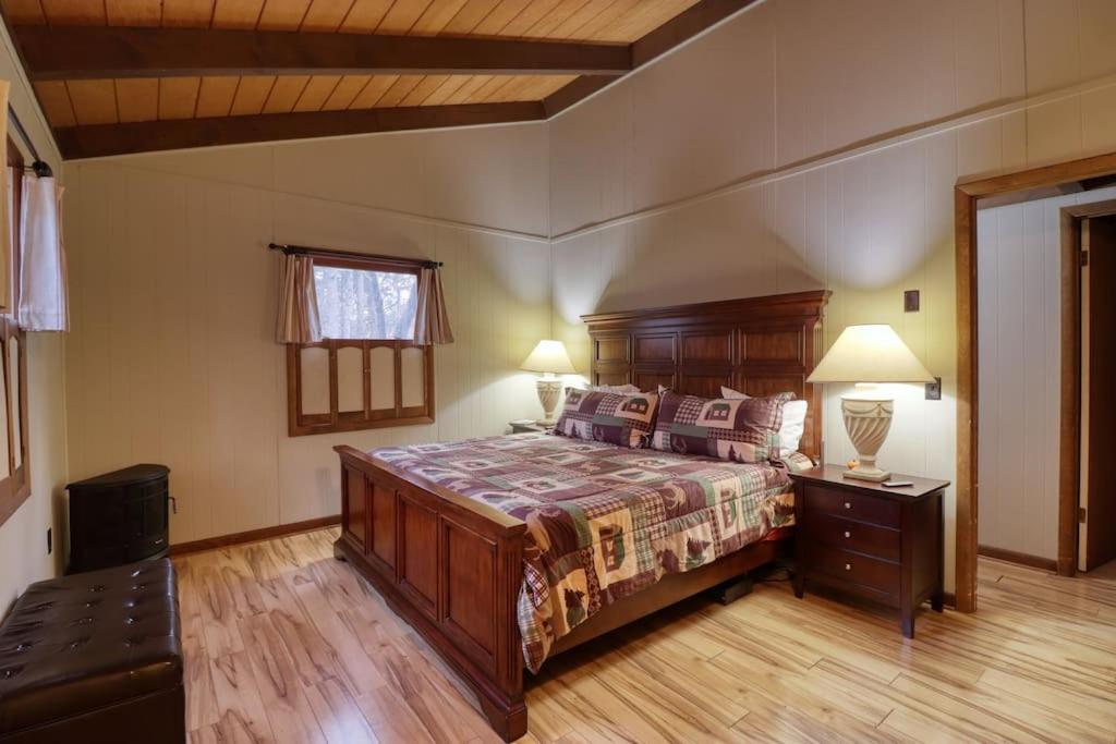 4-Bedroom+Loft-Sauna-Pool table-Bar-2 Fireplaces photo 4