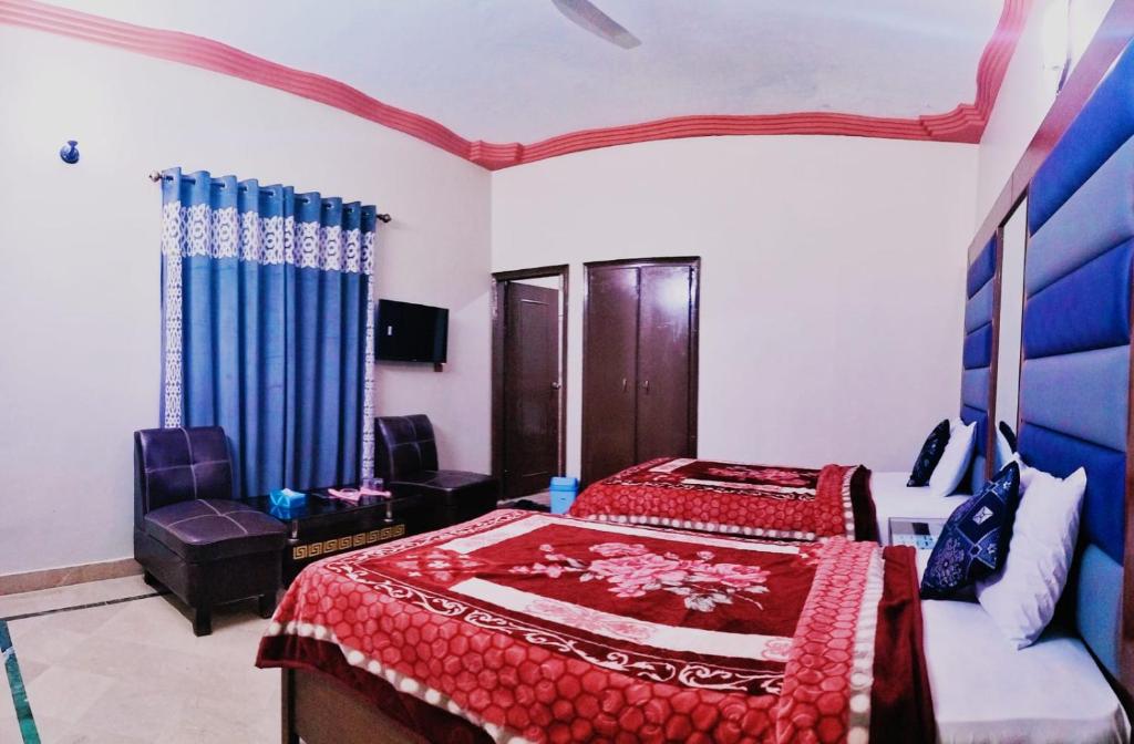 THE PALACE Family Guest House Near Millennium Mall Agha khan hospital Karachi Airport photo 3