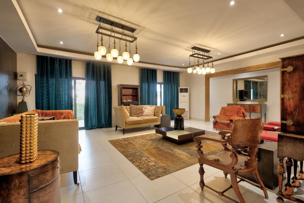 10 bedroom Luxurious Villa photo 1