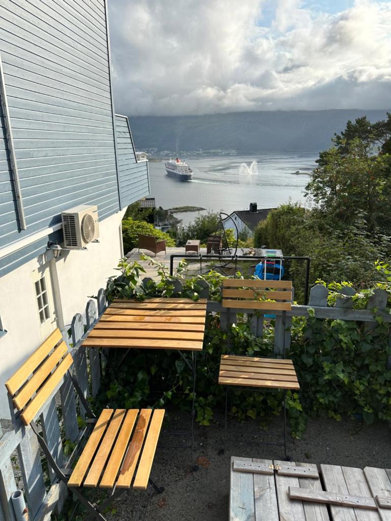 Great place with view to the mountains and fjord photo 4