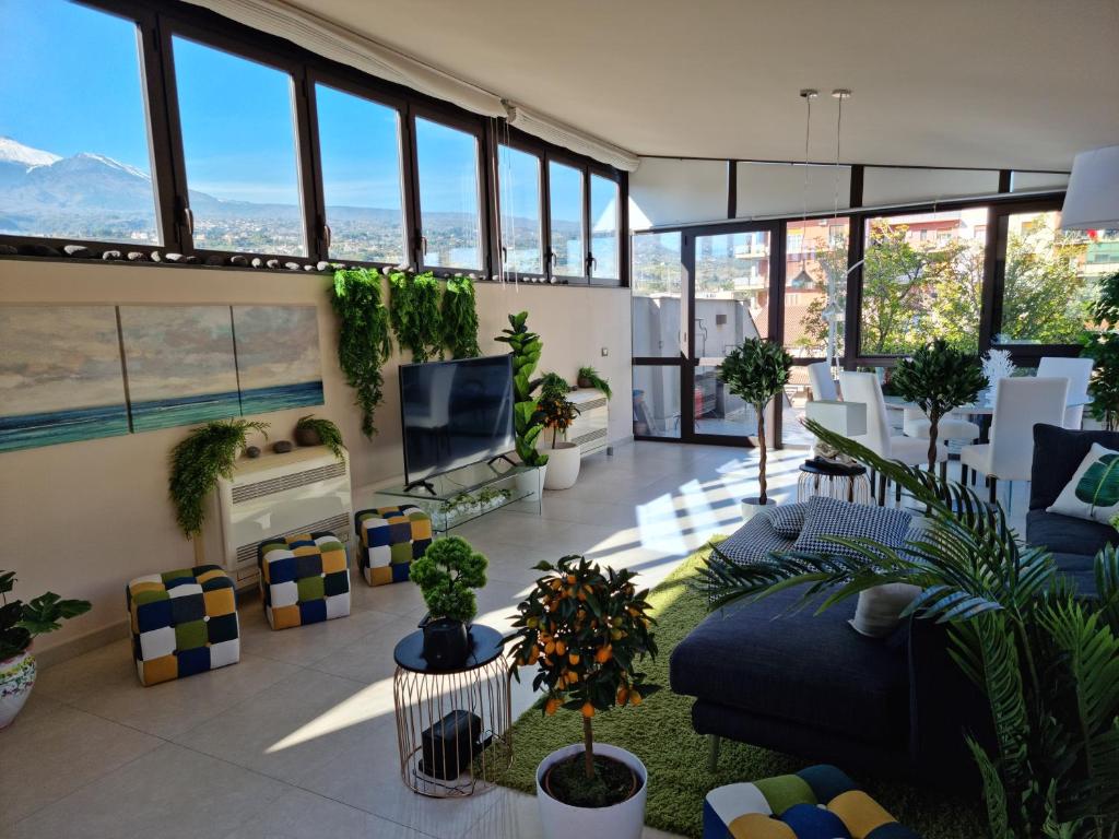 Luxury Relaxing Home near Catania, Taormina, the Sea and Mount Etna