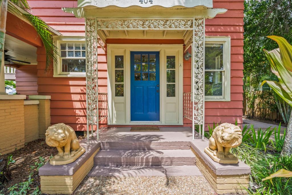 Julia Place photo 2