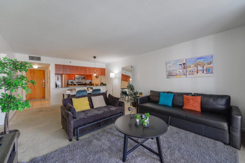 Wonderful Condo in the heart of Brickell With Pool image