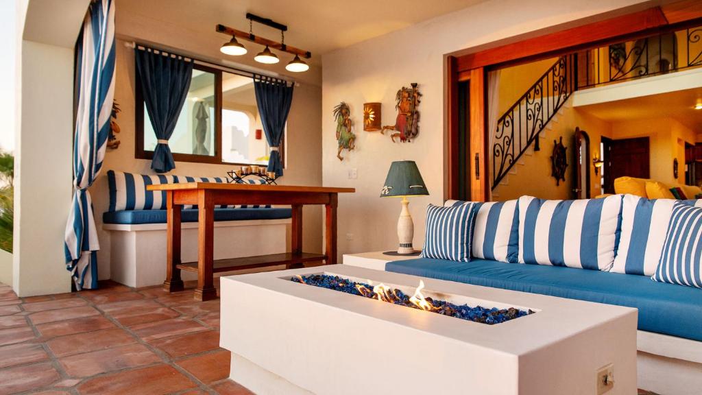 Casablanca Beachfront Villa in Pescadero photo 4