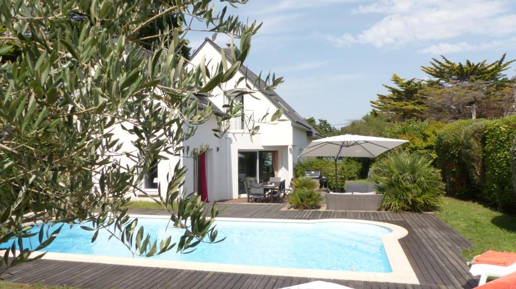 Maison de standing avec vue sur mer et piscine