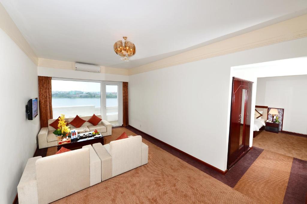 Сьюит (Люкс с видом на реку), Century Riverside Hue