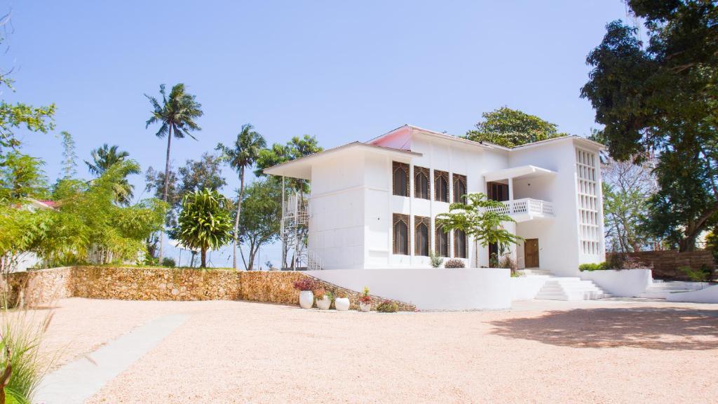 The Cliff 2 Bedroom Beach Apartment photo 2