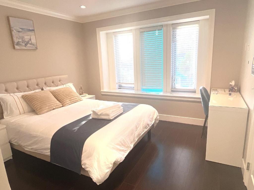 Near Skytrain Private Bedroom Ensuite BathRM, Free Wifi & Coffee, Cozy photo 2
