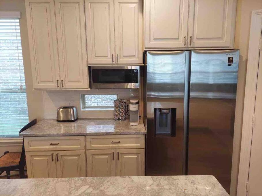 4 Bedroom - Luxury Home and Bedding -Sleeps 9 photo 3