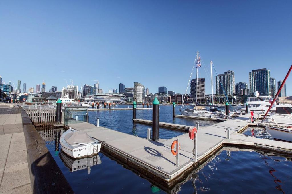 Riverside Bliss - Sky-high at Victoria Harbour photo 2