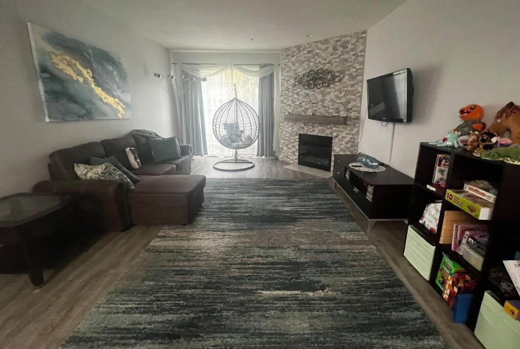 Spacious 2-bdr comfy heaven image