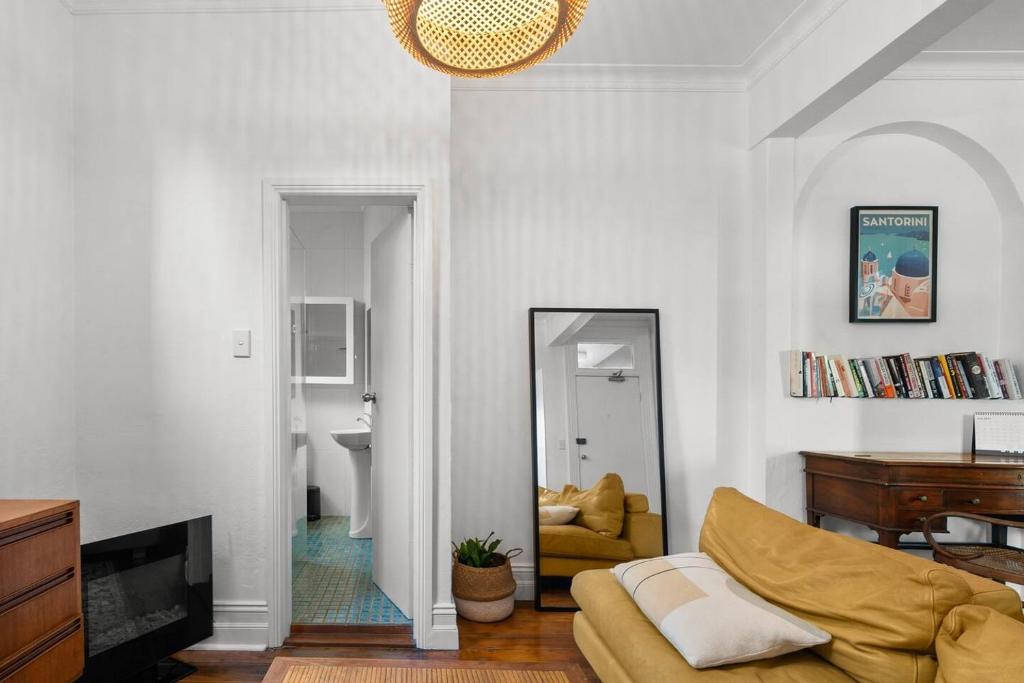 Pocket of Petersham - A Stylish Inner-West Retreat photo 3