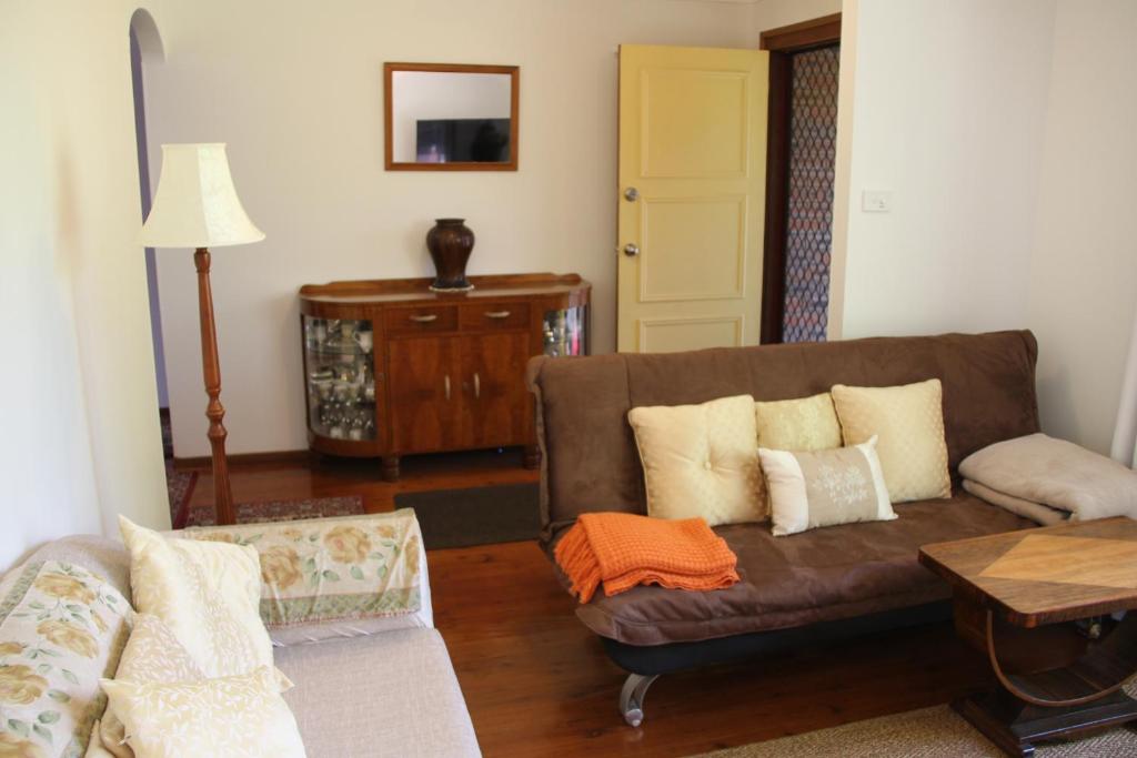 Azalea Cottage, Leura NSW Australia photo 2