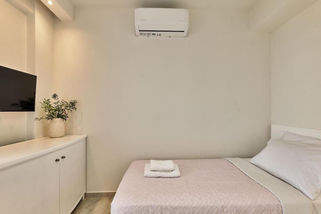 New Crete apartment in Stavromenos Coast w/pool photo 3