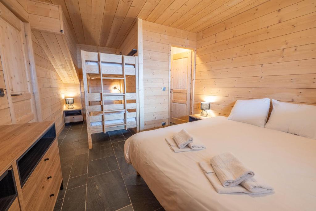 Beau chalet GUSTAVE 4 chambres 50m piste Huez Express photo 4