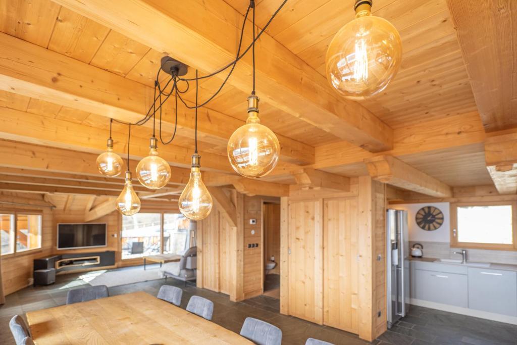 Beau chalet GUSTAVE 4 chambres 50m piste Huez Express photo 3