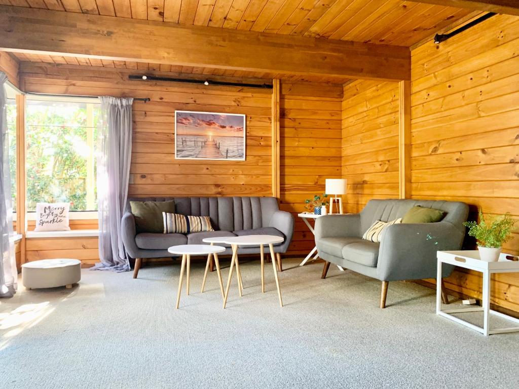 The whole riverside holiday home 4 Bedrooms photo 4