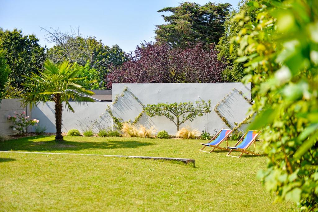NEW Remodeled Home 4Bed/3.5Bath, Walking to BEACH! photo 4